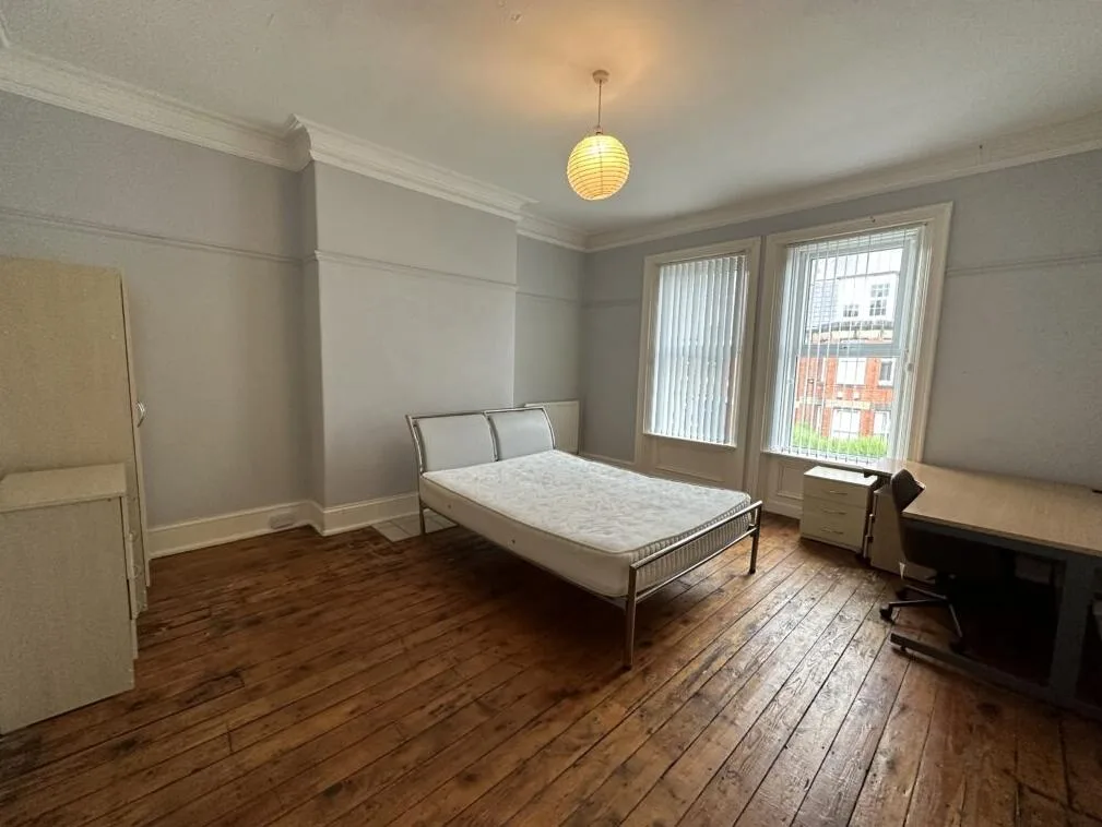 8 bedroom terraced house for rent