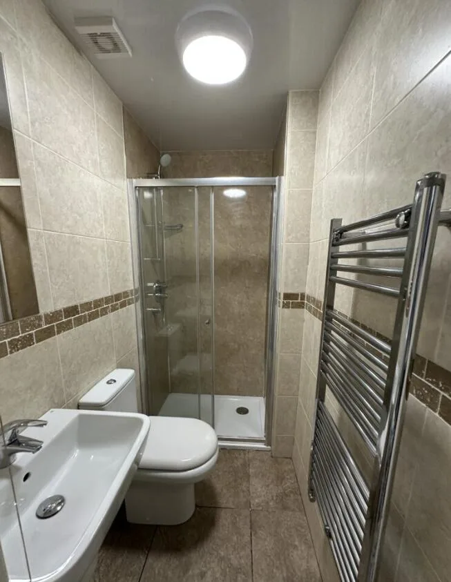 8 bedroom terraced house for rent