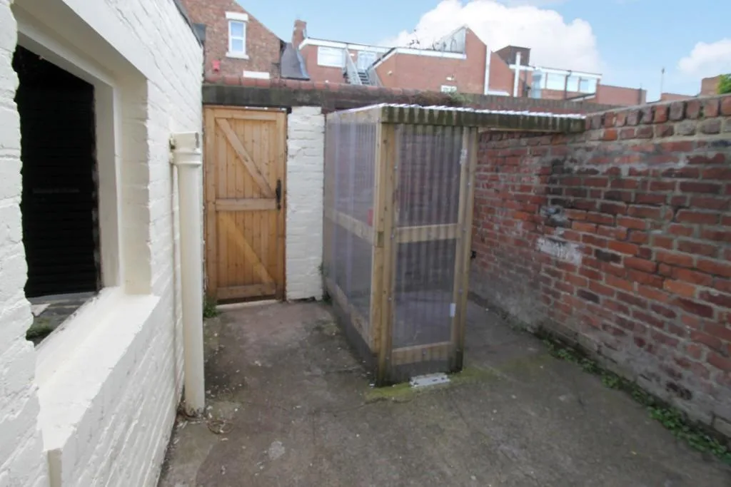 8 bedroom terraced house for rent
