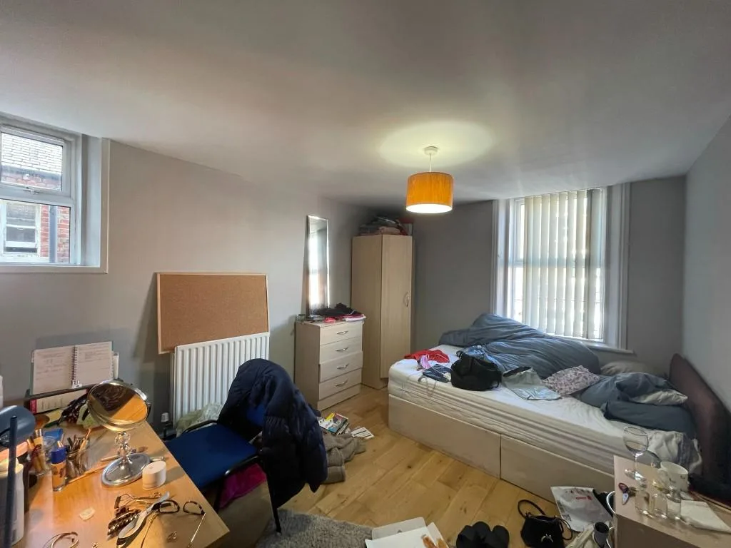 8 bedroom terraced house for rent