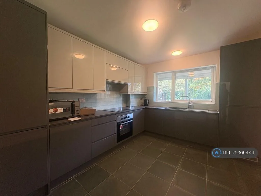 3 bedroom flat for rent