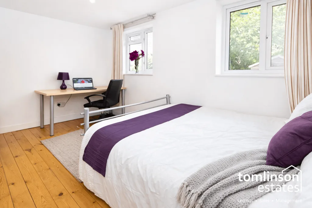 5 bedroom semi-detached house for rent