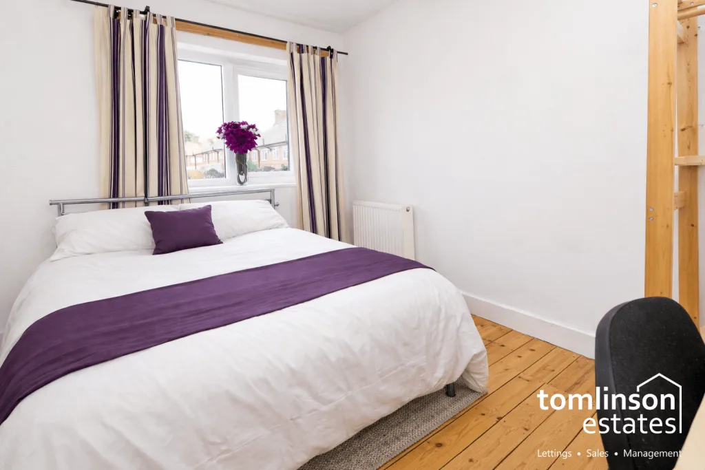 5 bedroom semi-detached house for rent