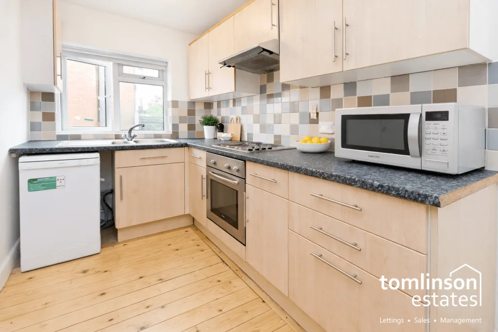 5 bedroom semi-detached house for rent