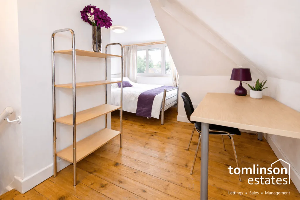 5 bedroom semi-detached house for rent