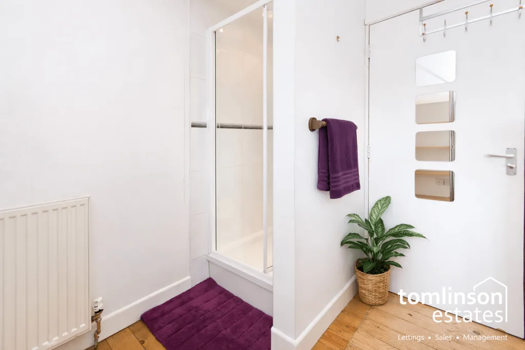 5 bedroom semi-detached house for rent