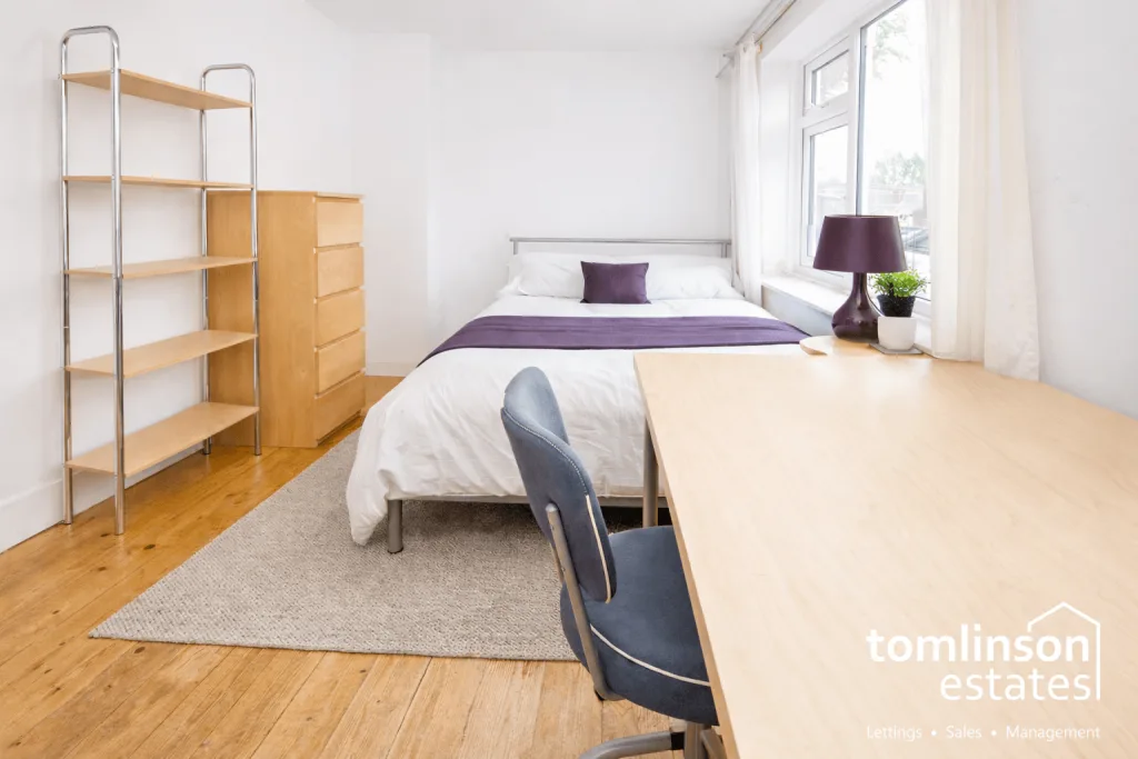 5 bedroom semi-detached house for rent