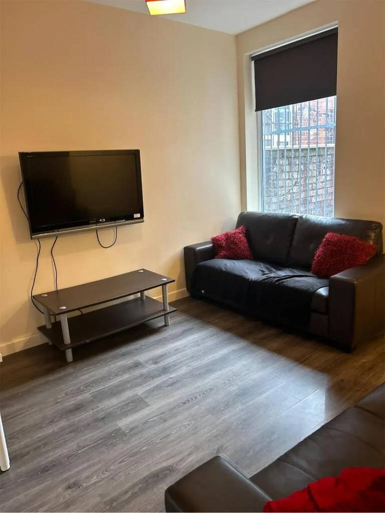 4 bedroom semi-detached house for rent