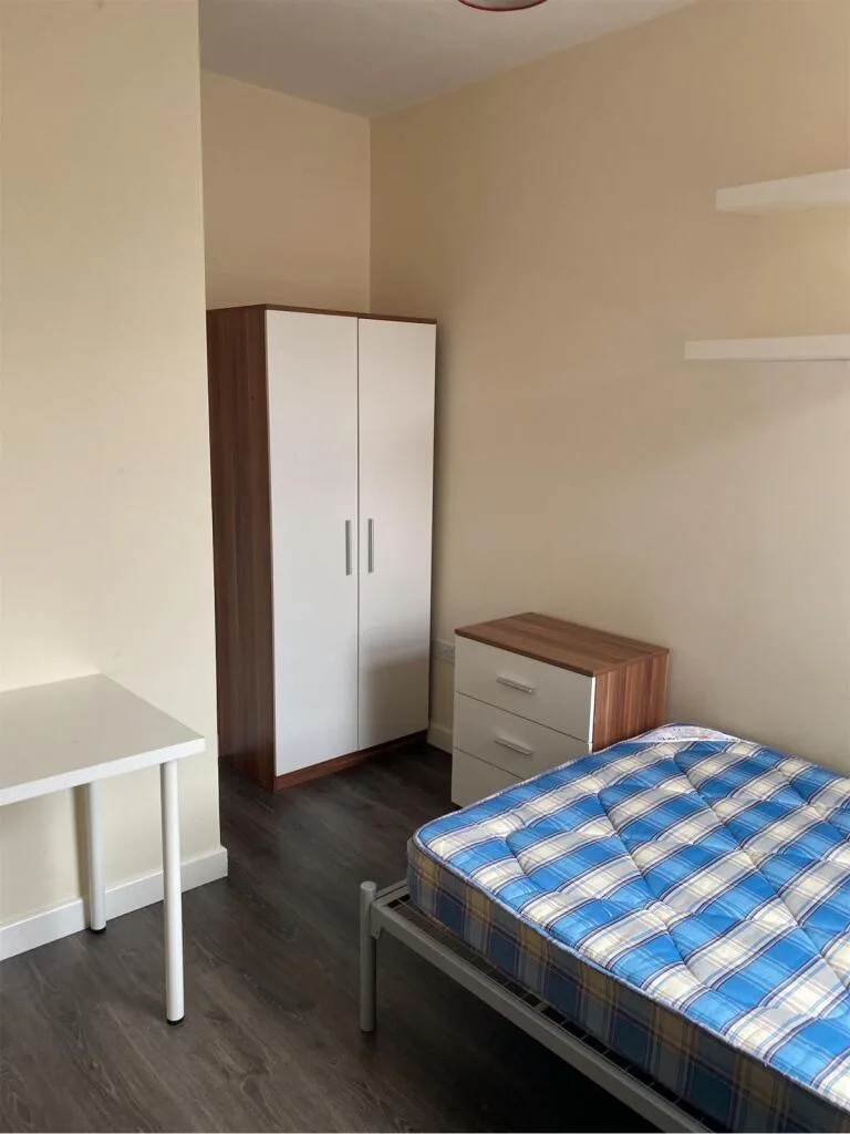 4 bedroom semi-detached house for rent