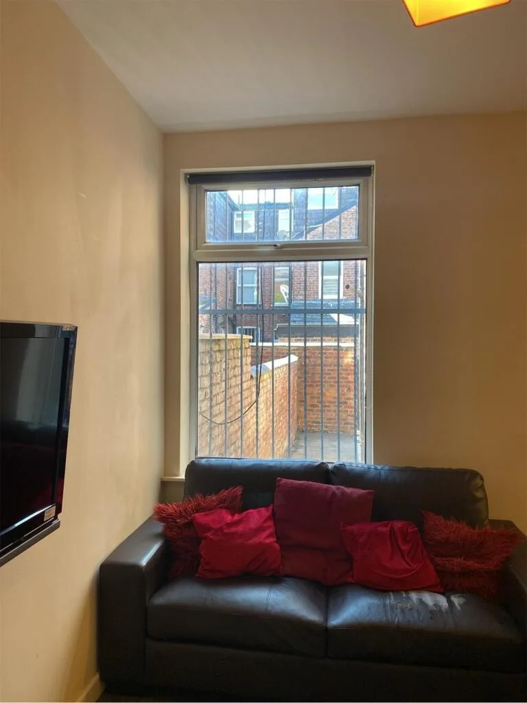 4 bedroom semi-detached house for rent