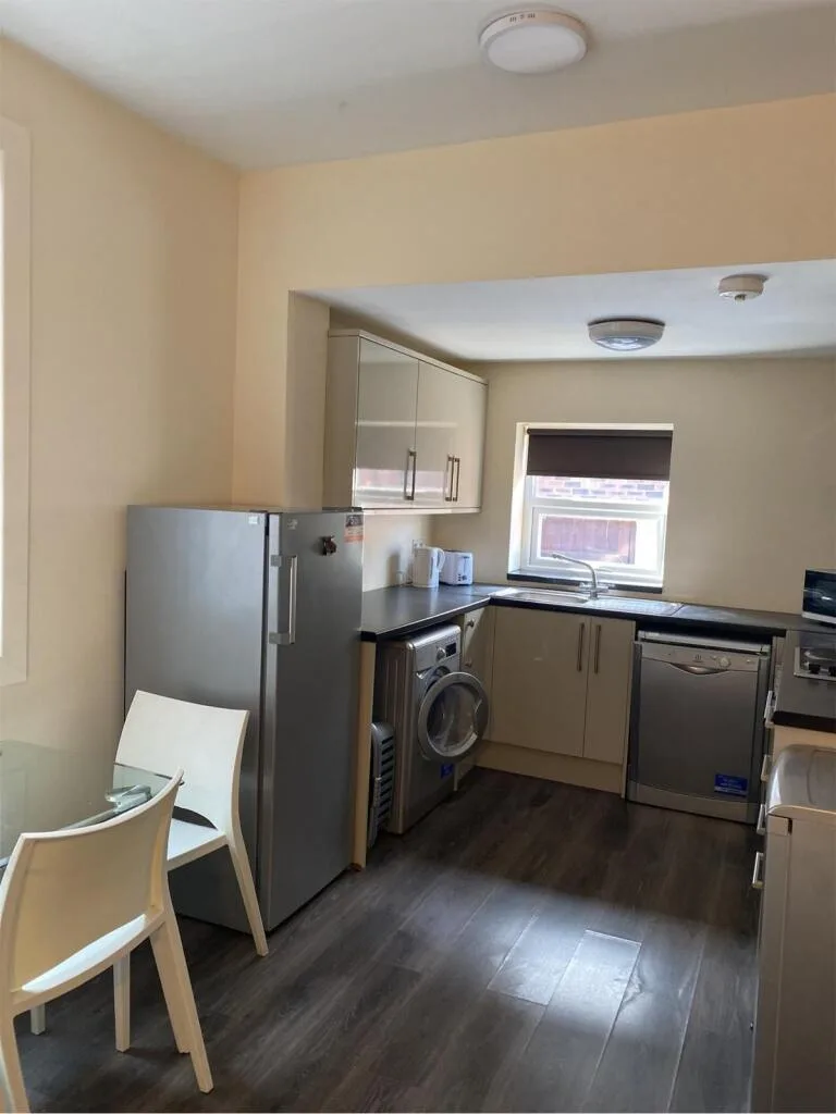 4 bedroom semi-detached house for rent