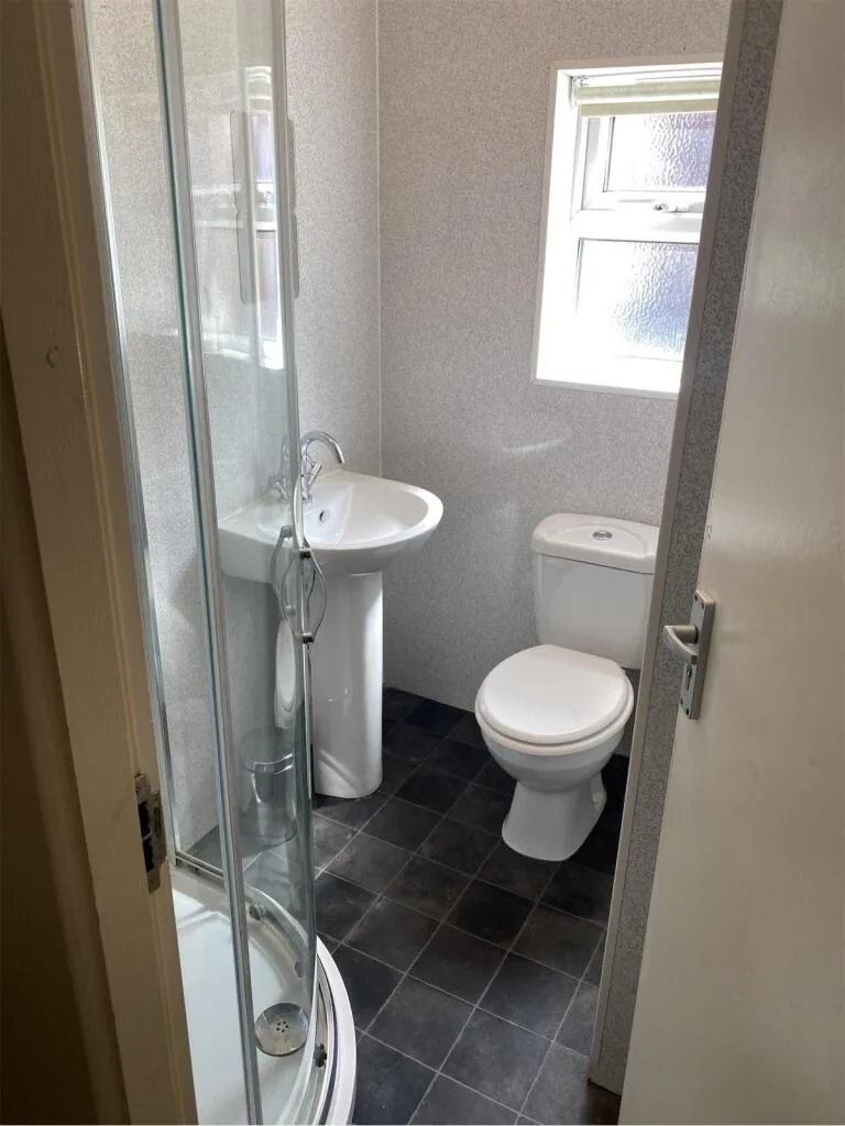 4 bedroom semi-detached house for rent