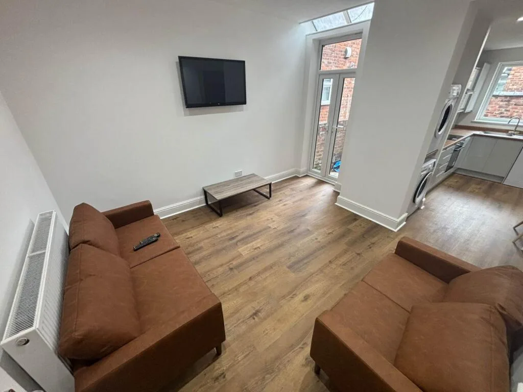 5 bedroom terraced house for rent