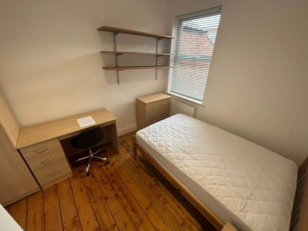 5 bedroom terraced house for rent