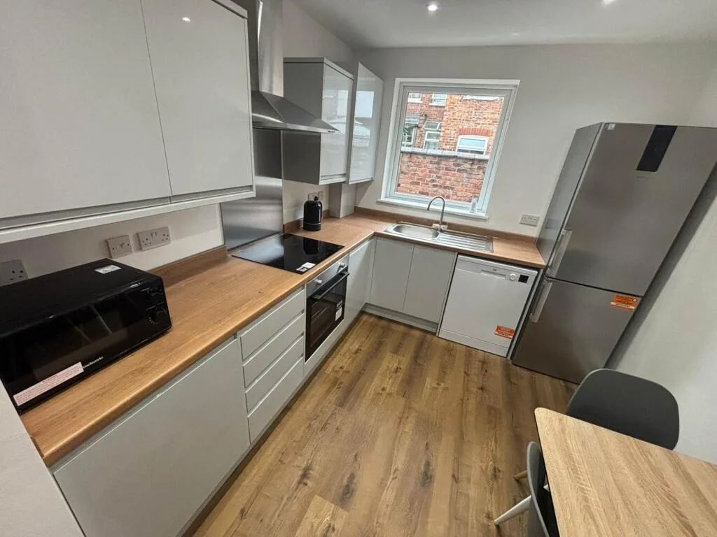 5 bedroom terraced house for rent