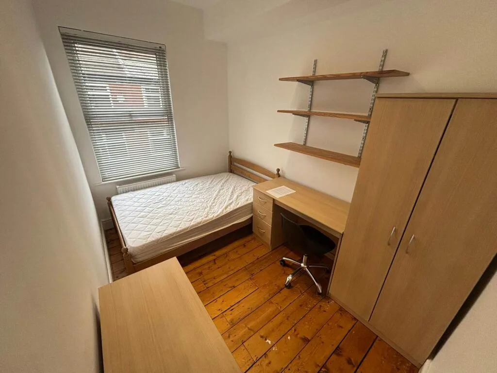 5 bedroom terraced house for rent