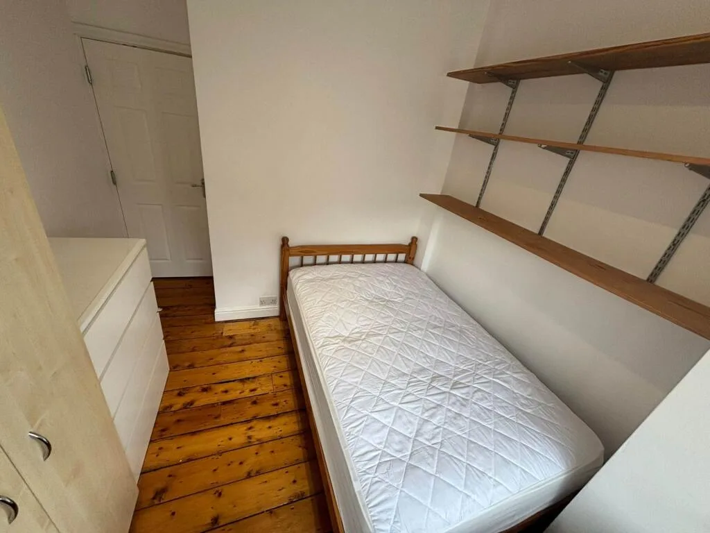 5 bedroom terraced house for rent