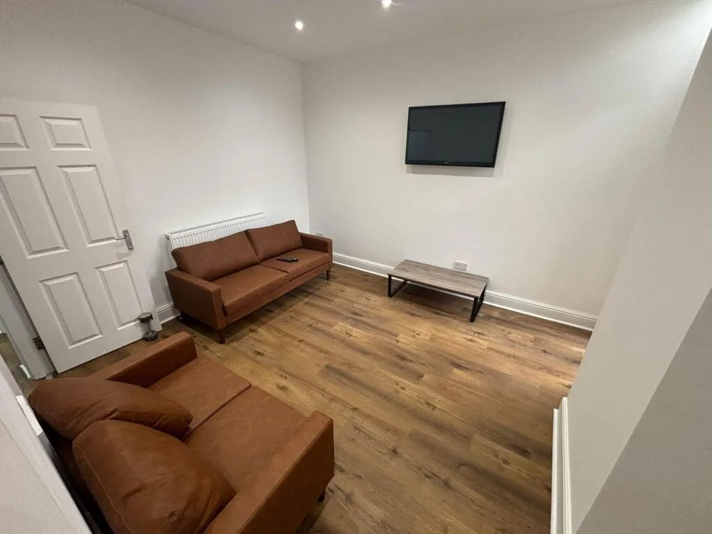 5 bedroom terraced house for rent