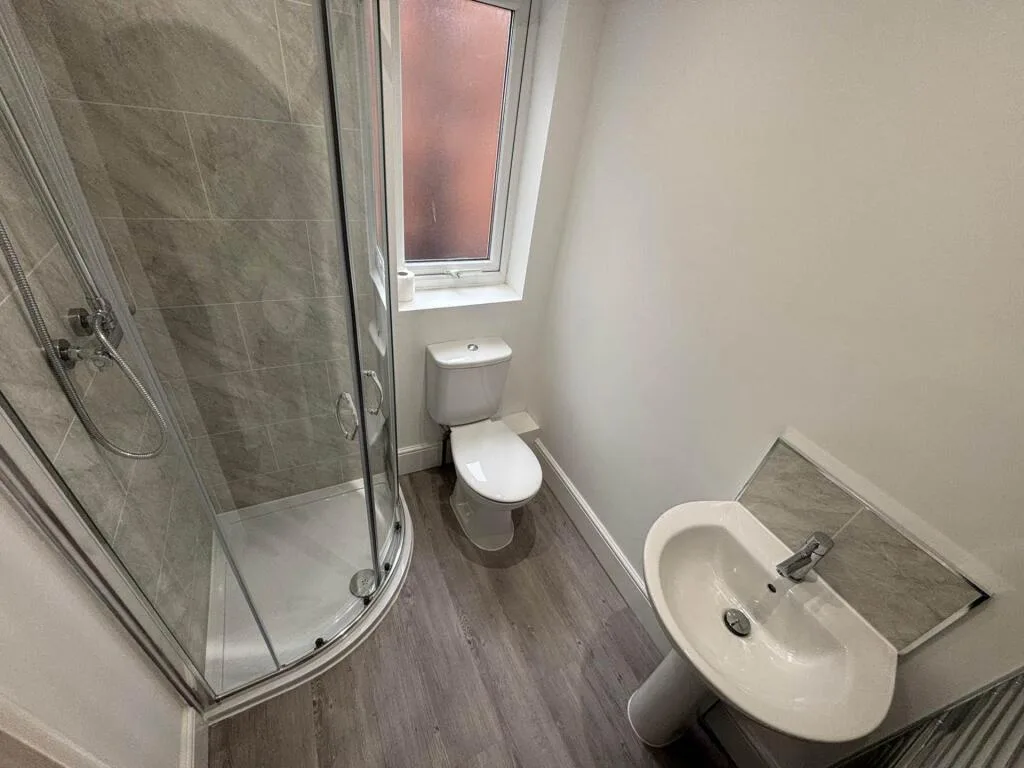 5 bedroom terraced house for rent