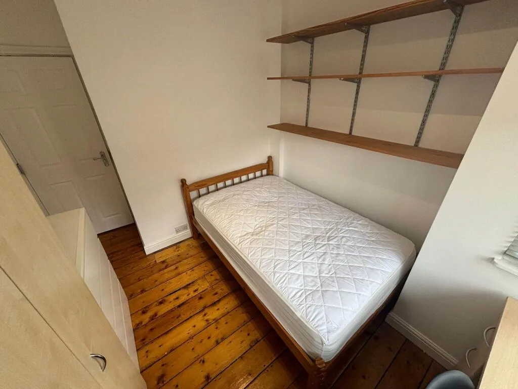 5 bedroom terraced house for rent
