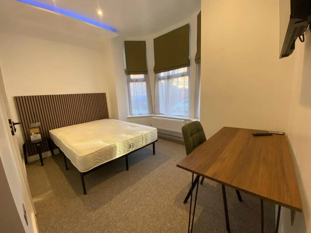 6 bedroom terraced house for rent