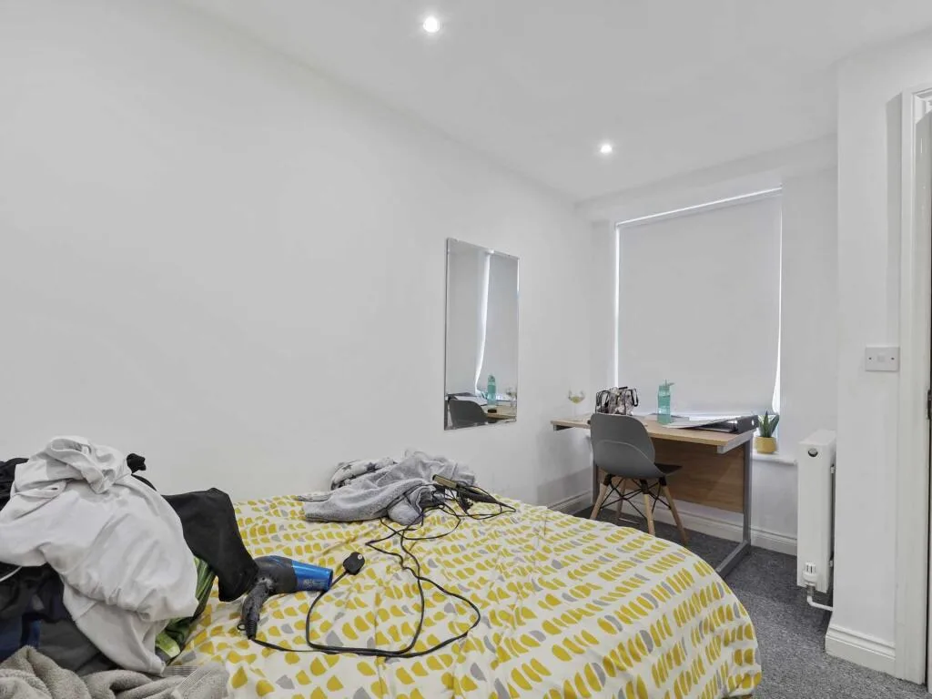 6 bedroom terraced house for rent