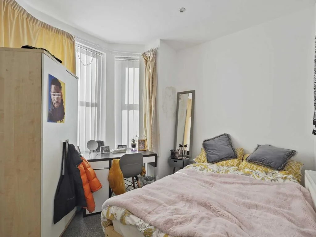 6 bedroom terraced house for rent