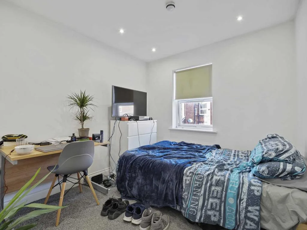 6 bedroom terraced house for rent