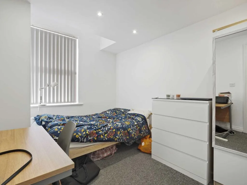 6 bedroom terraced house for rent
