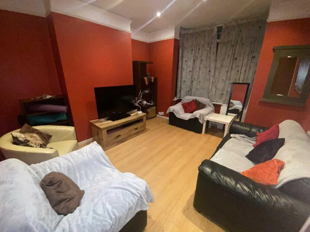 5 bedroom terraced house for rent