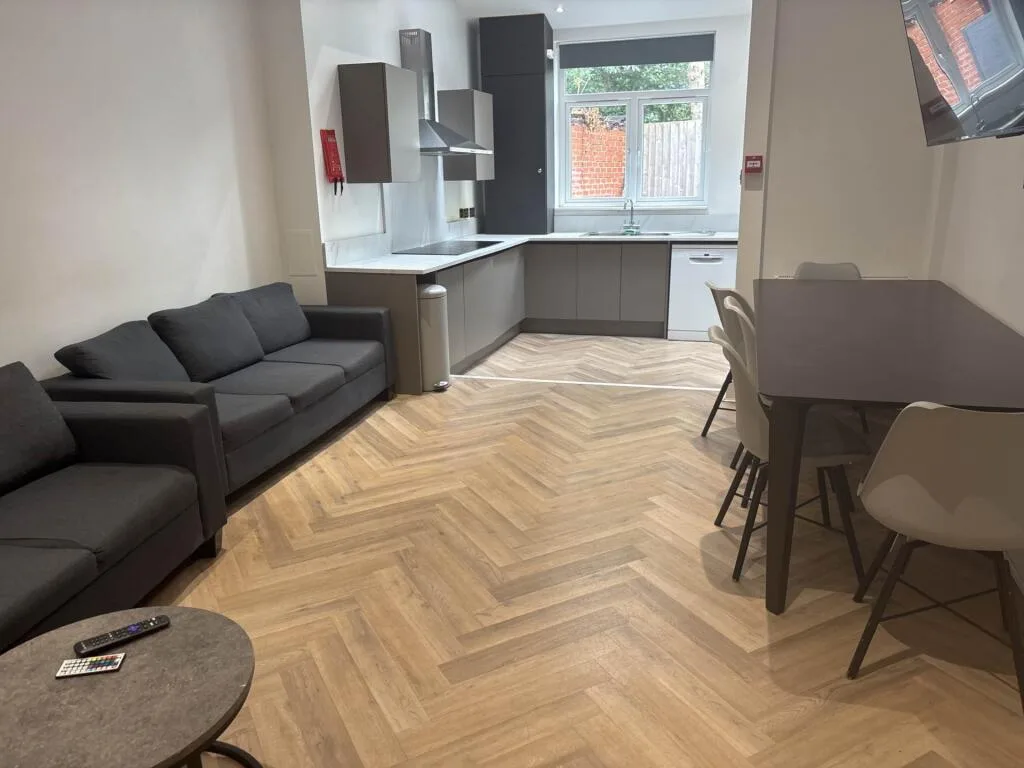8 bedroom terraced house for rent