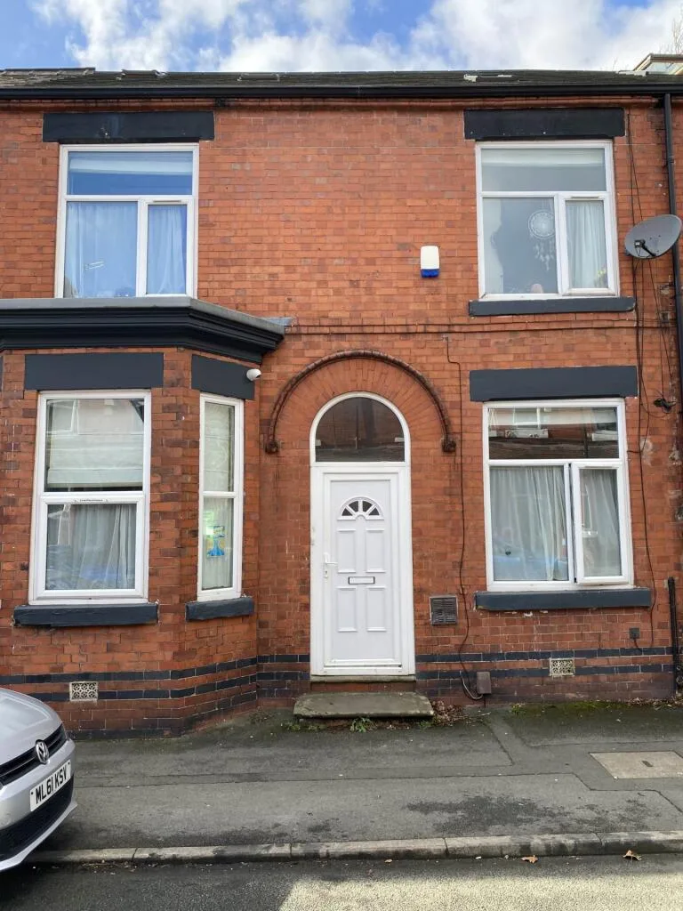 8 bedroom terraced house for rent