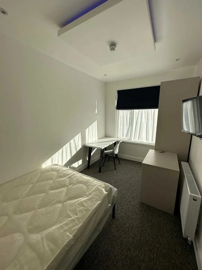 8 bedroom terraced house for rent