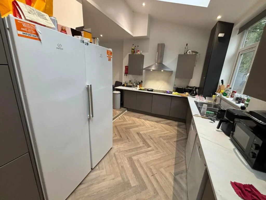 8 bedroom terraced house for rent
