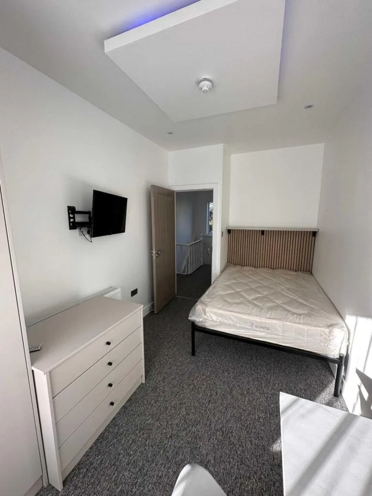 8 bedroom terraced house for rent