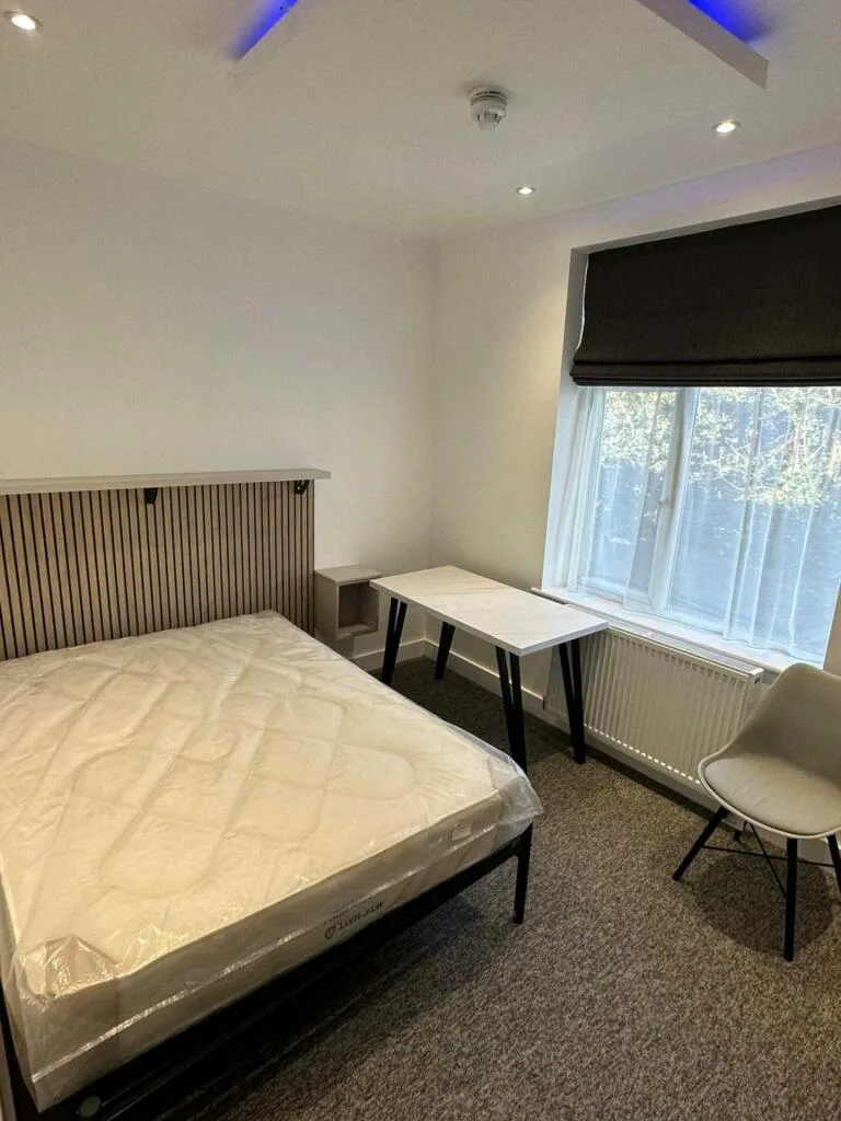 8 bedroom terraced house for rent