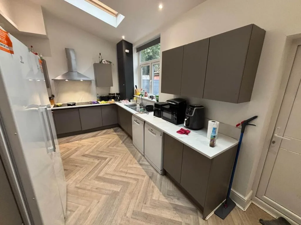 8 bedroom terraced house for rent