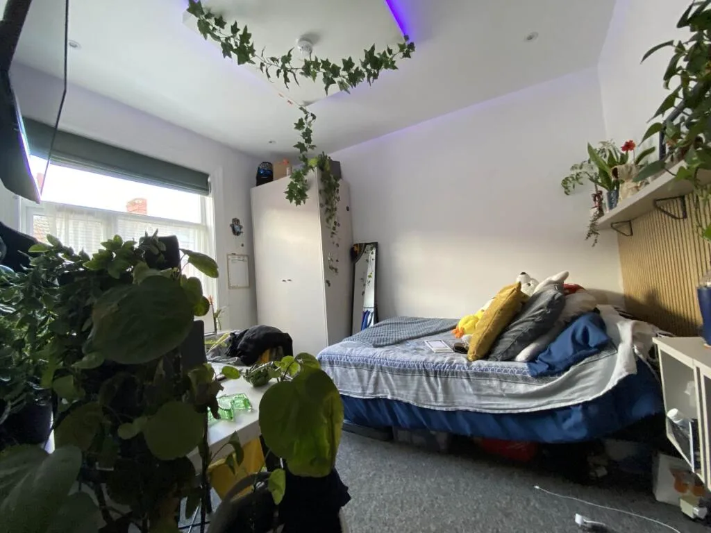 8 bedroom terraced house for rent