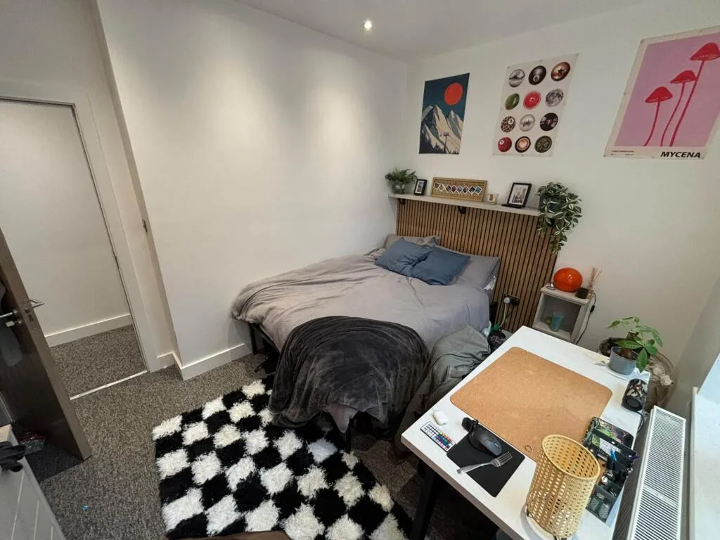8 bedroom terraced house for rent