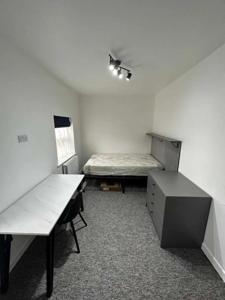 5 bedroom detached house for rent