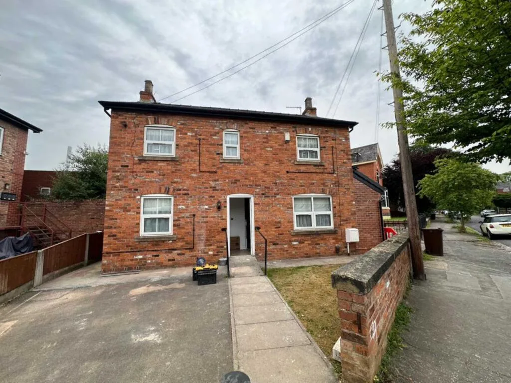 5 bedroom detached house for rent