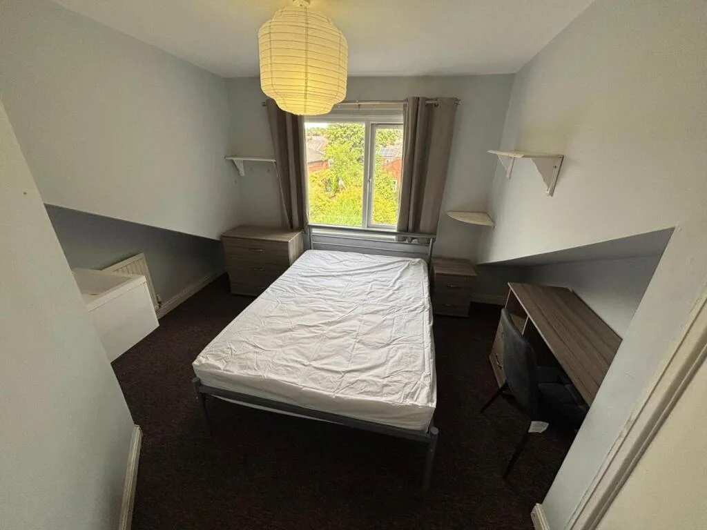 9 bedroom terraced house for rent
