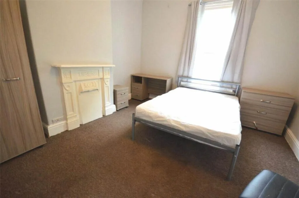 9 bedroom terraced house for rent