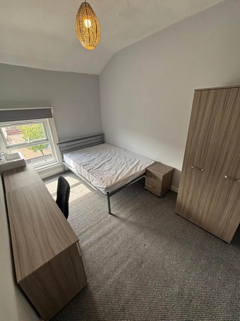 9 bedroom terraced house for rent