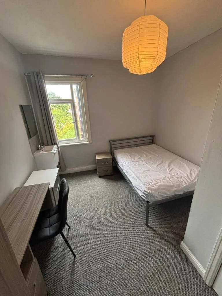 9 bedroom terraced house for rent