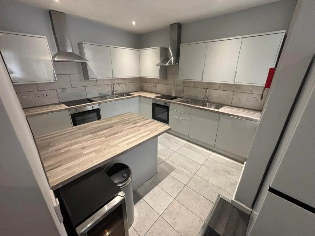 9 bedroom terraced house for rent