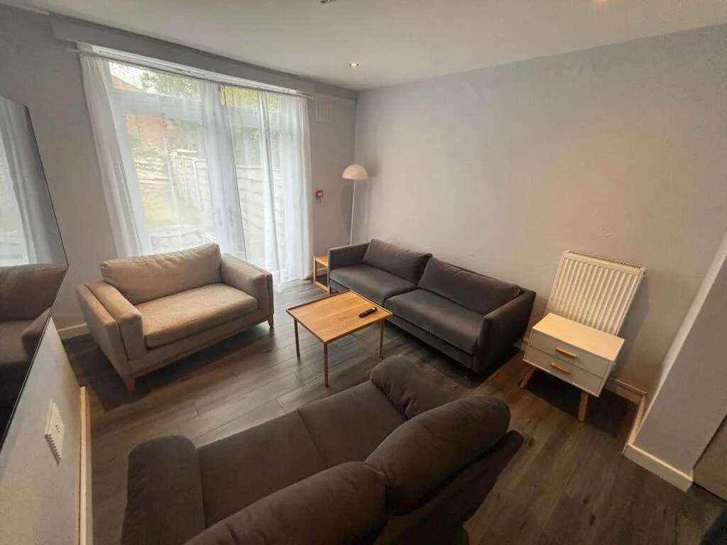 9 bedroom terraced house for rent