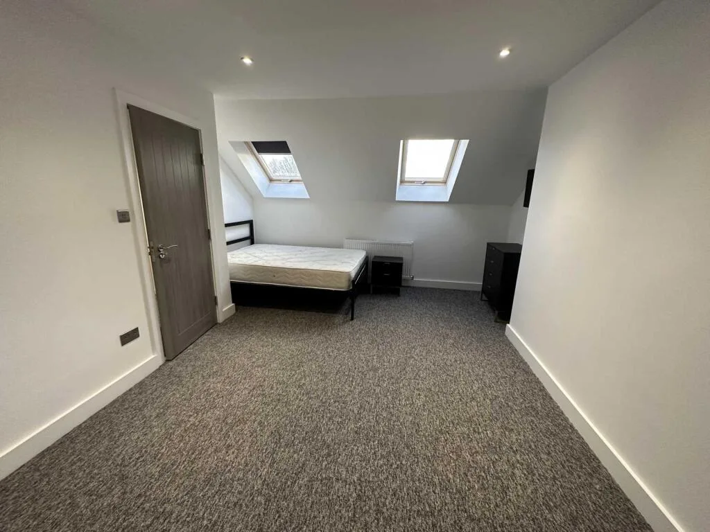 9 bedroom terraced house for rent