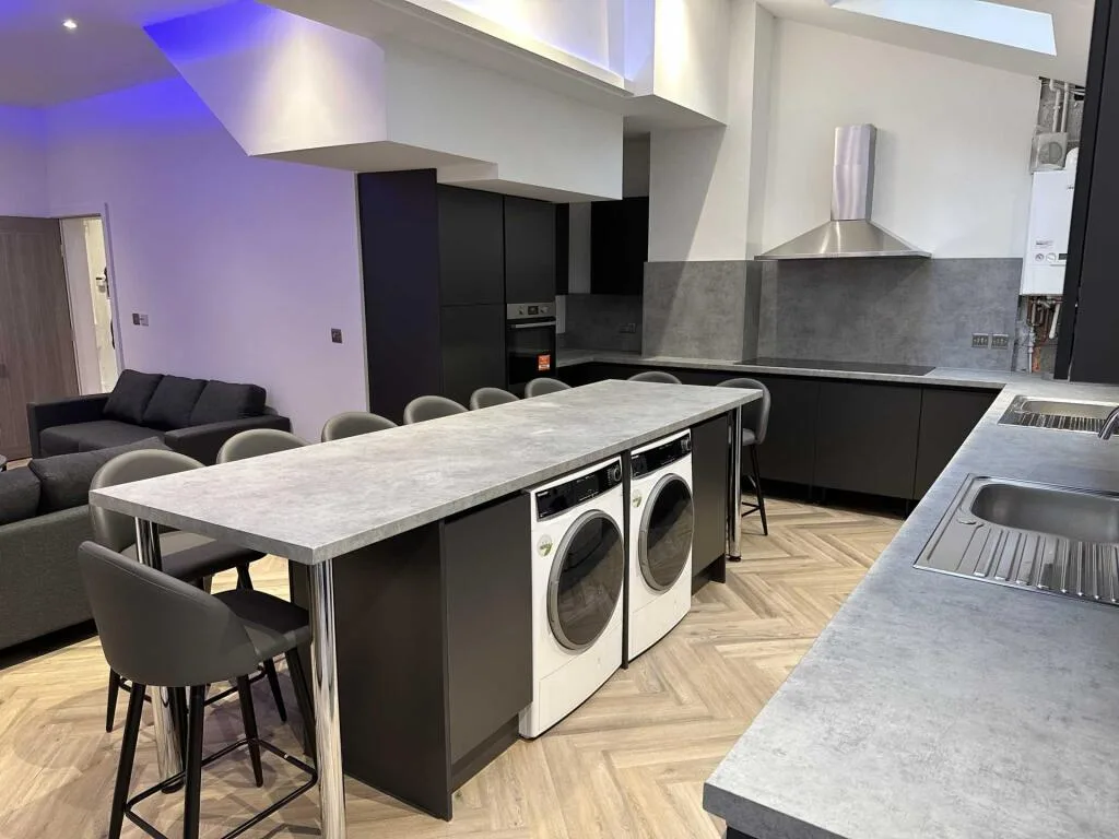 9 bedroom terraced house for rent