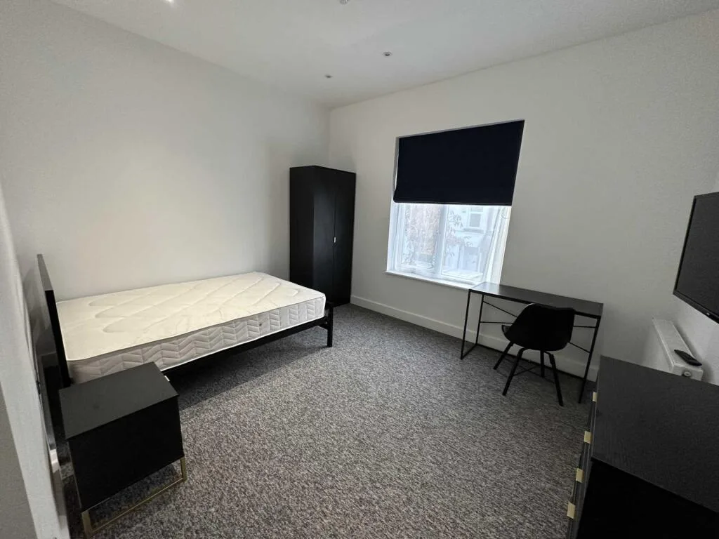 9 bedroom terraced house for rent